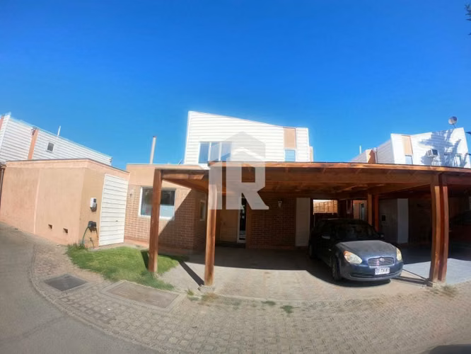 Venta de espaciosa casa en Condominio Mirador del Valle 1