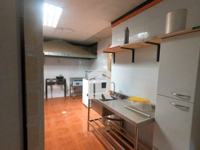 Venta local comercial en avenida principal, en El Palomar