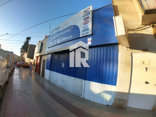 Venta Terreno con 2 locales comerciales.