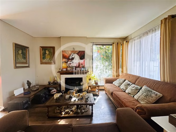 Casa en arriendo de 4 dorm. en Las Condes