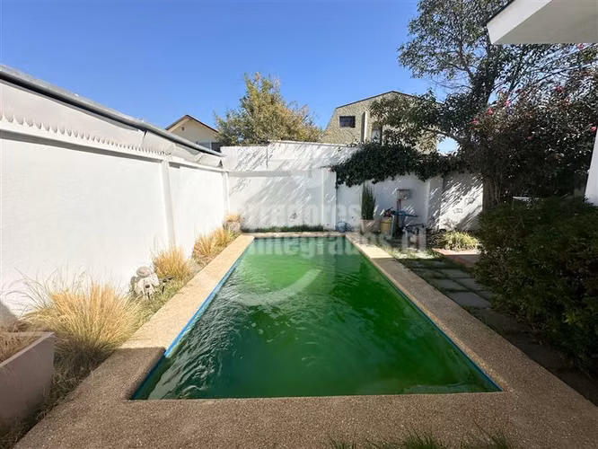 Casa en arriendo de 4 dorm. en Las Condes