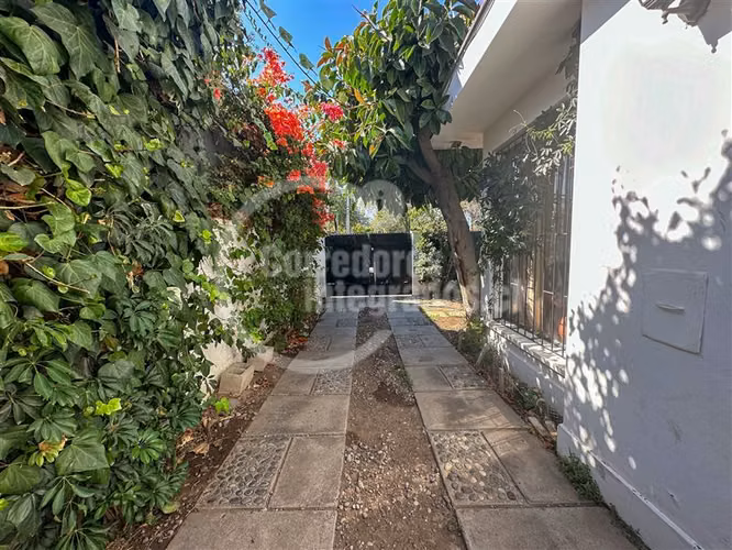 Casa en arriendo de 4 dorm. en Las Condes