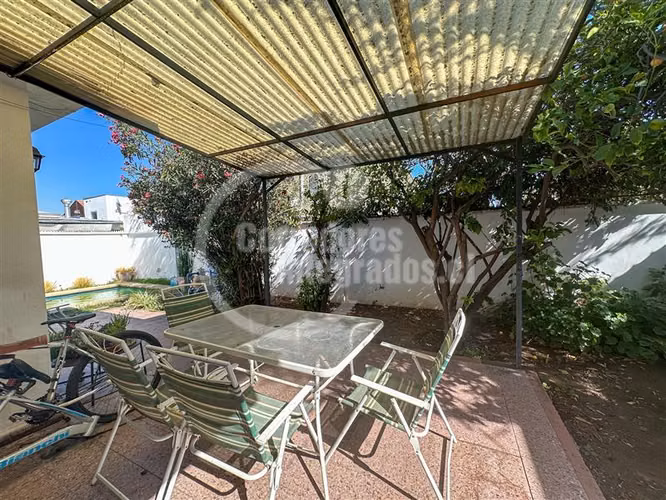 Casa en arriendo de 4 dorm. en Las Condes