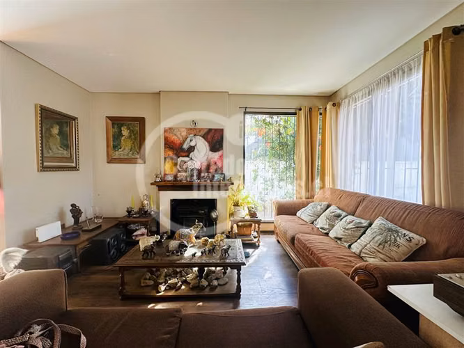 Casa en arriendo de 4 dorm. en Las Condes
