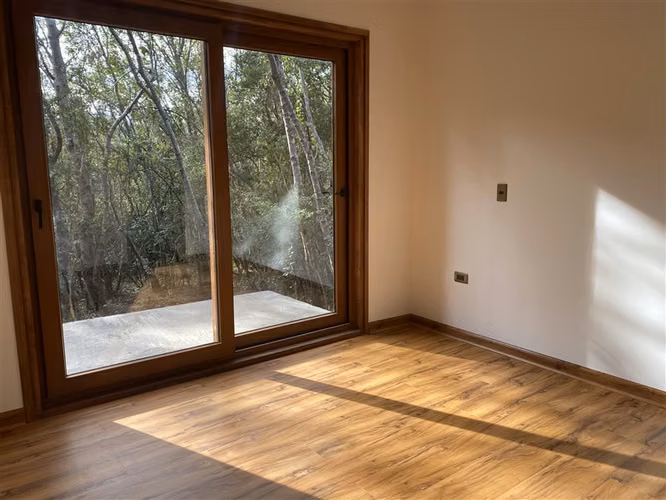 VENTA CASA NUEVA A ESTRENAR EN PUCÓN. 2 D/2B .PARCELA 5000 M