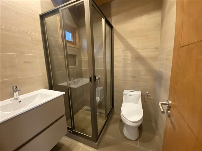 VENTA CASA NUEVA A ESTRENAR EN PUCÓN. 2 D/2B .PARCELA 5000 M