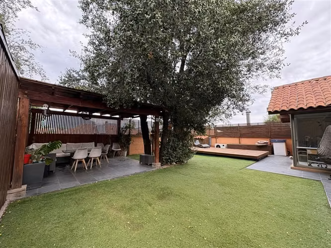 TusCorredores vende casa esquina en Hacienda el peñon