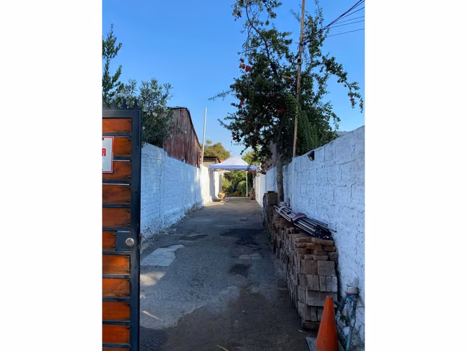 SE VENDE AMPLÍA Y HERMOSA CASA EN ALEJANDRO FLEMING LAS CONDES - Imagen 4