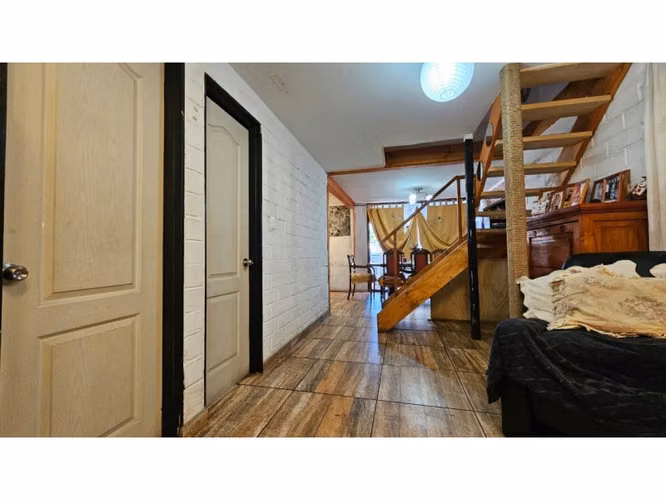SE VENDE AMPLÍA Y HERMOSA CASA EN ALEJANDRO FLEMING LAS CONDES - Imagen 12