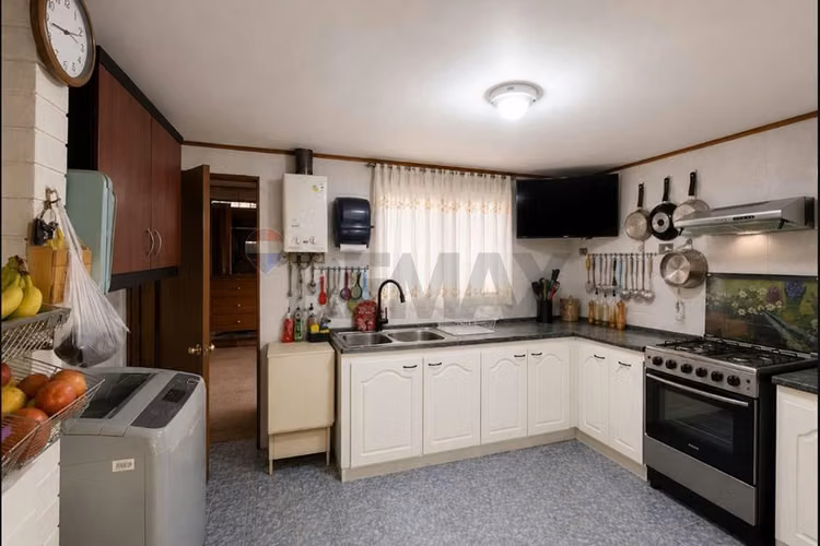 Casa esquina con segunda vivienda independiente