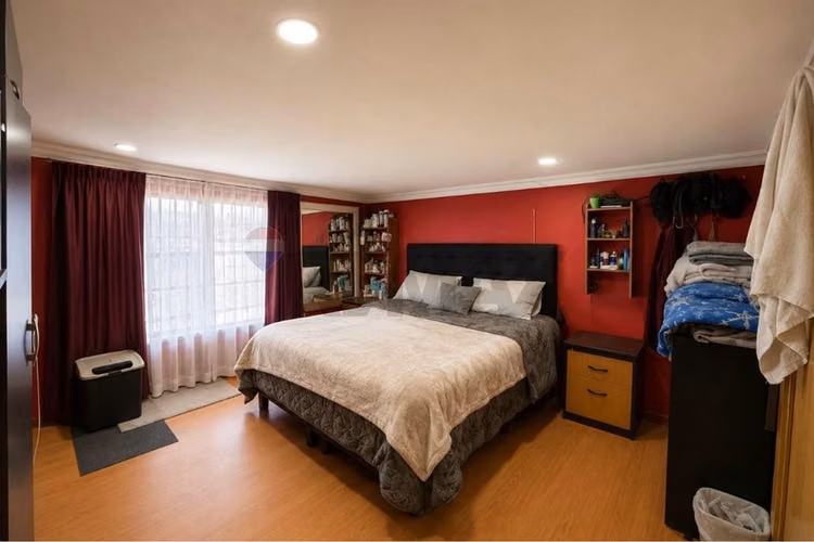 Casa esquina con segunda vivienda independiente