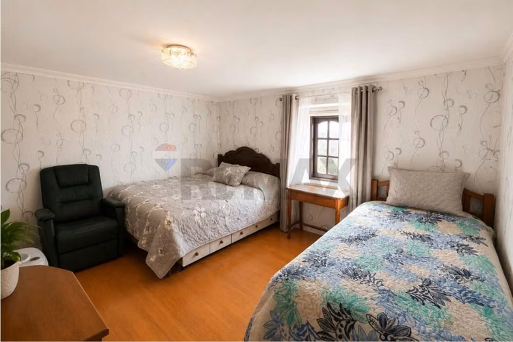 Casa esquina con segunda vivienda independiente