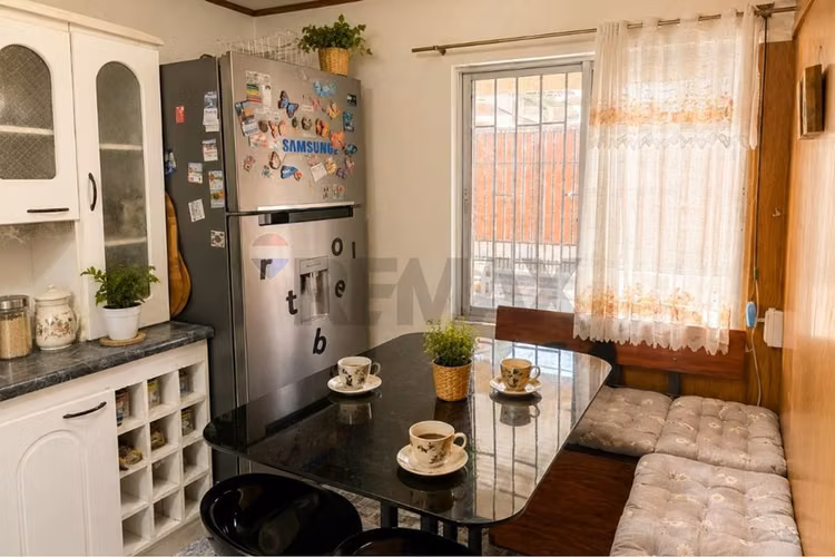Casa esquina con segunda vivienda independiente