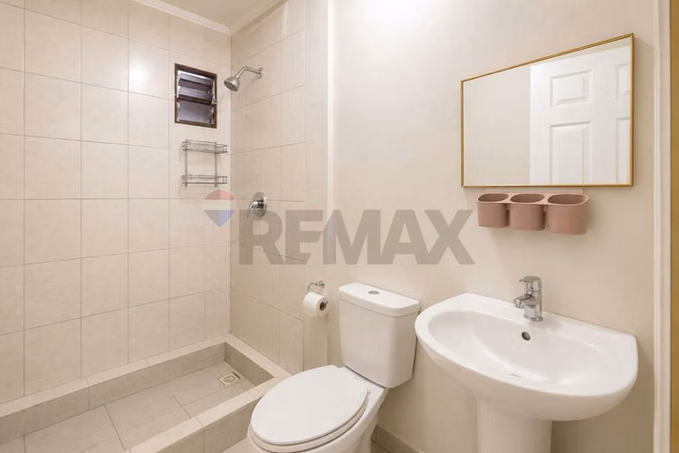 Parcela con casa y piscina en condominio