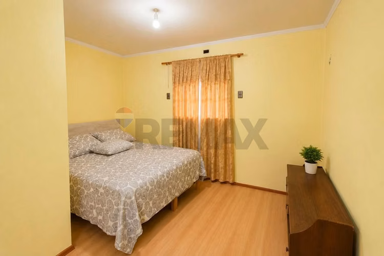 Parcela con casa y piscina en condominio