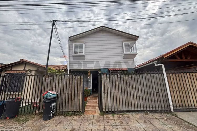 En venta amplia casa 5d/2b en  pasaje cerrado