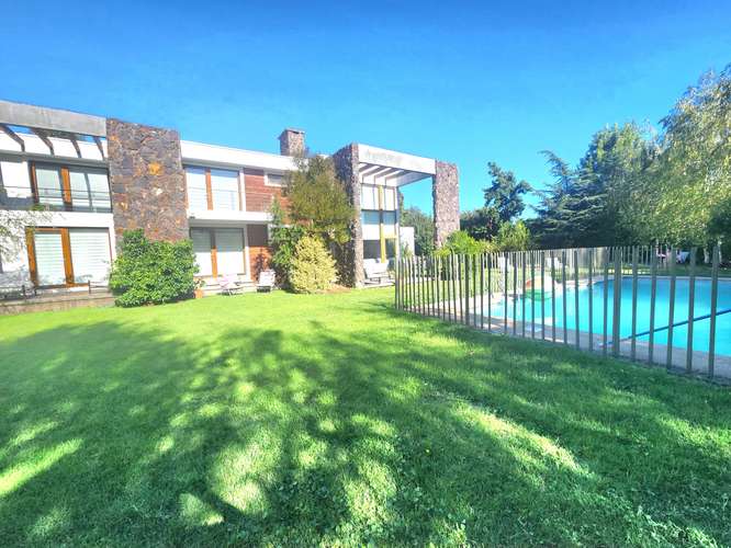 VENTA ESPECTACULAR CASA EN CLUB DE GOLF 7 RIOS, LOS ANGELES