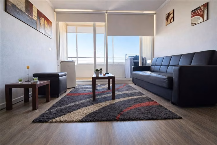 Departamento mariposa en venta de 2 dorm. en Macul