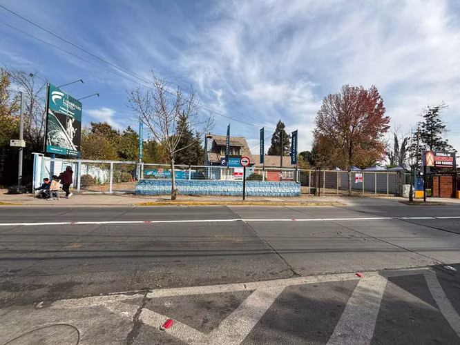 Comercial 1.200 m2 Colombia/Walker Martínez  (172498)