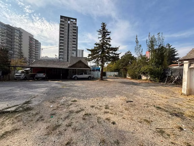 Comercial 1.200 m2 Colombia/Walker Martínez  (172498)