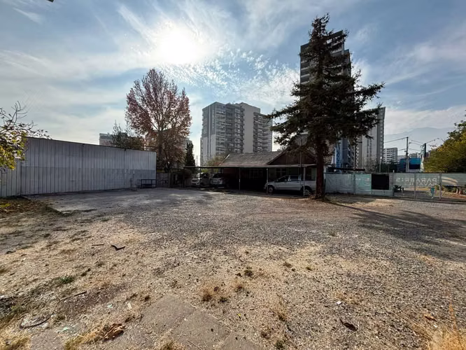 Comercial 1.200 m2 Colombia/Walker Martínez  (172498)