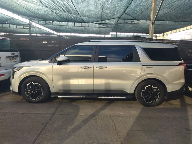 Kia Carnival 2.2 EX DIESEL 4X2 8AT 5P 2025