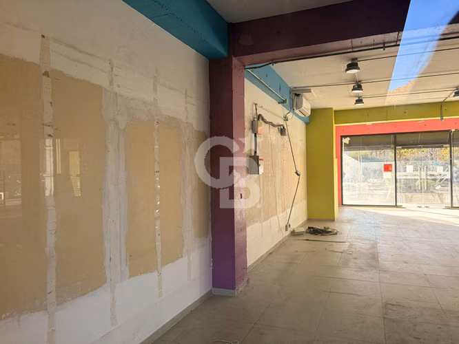 Local con gran fachada y exposición en Lo Barnechea