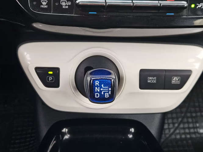 Toyota Prius 1.8 CVT AT 5P 2018 - Imagen 17