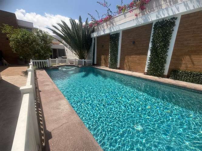 Casa en venta de 6 dormitorios Condominio La Portada
