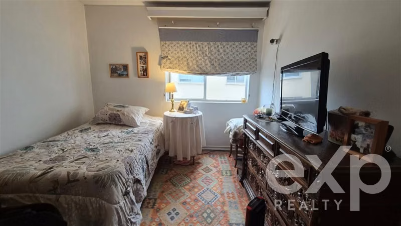 Amplio Depto para remodelar / Av. Pocuro / 2d 1b + servicio