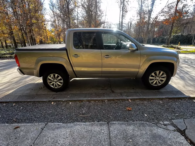 VOLKSWAGEN AMAROK HIGHLINE 4X4 2.0 AUT DIESEL 180HP AT 4P 2015