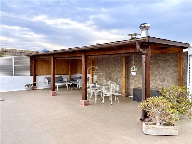 Depto gran terraza en Penthouse. 2 dorm, 2 baños, 2 estac - Imagen 10