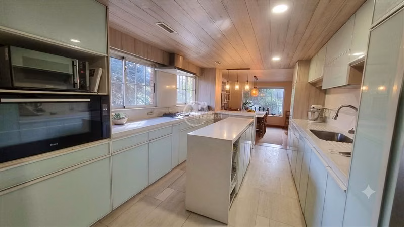 Casa en venta de 6 dorm. Colina, Polo Mahuida
