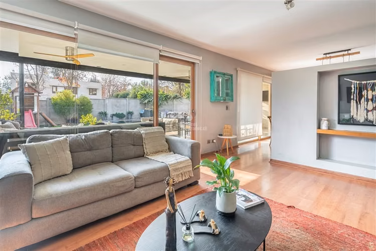 Casa en venta de 5D/3B/2E en Piedra Roja Chicureo