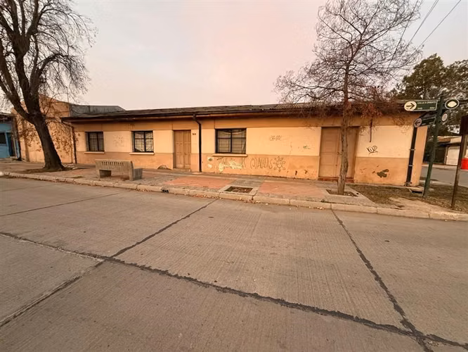 Se vende casa esquina 270 m2 superficie total,en Talca
