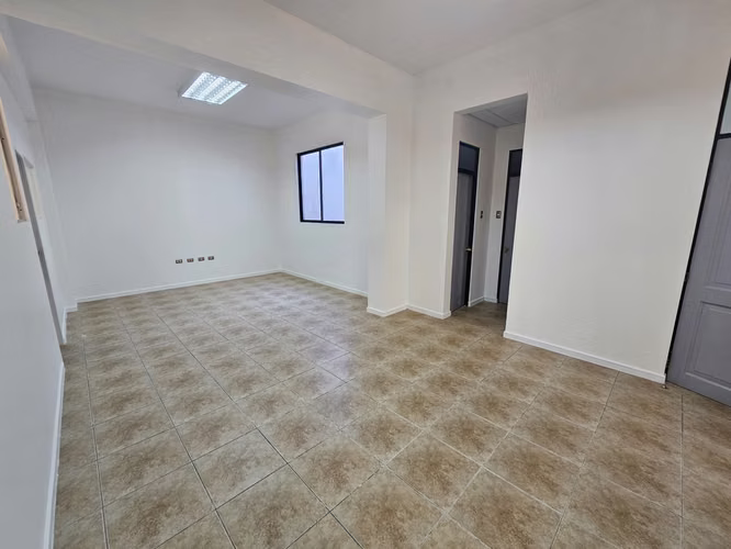 Se arriendan oficinas – Centro de Iquique, calle Barros Arana