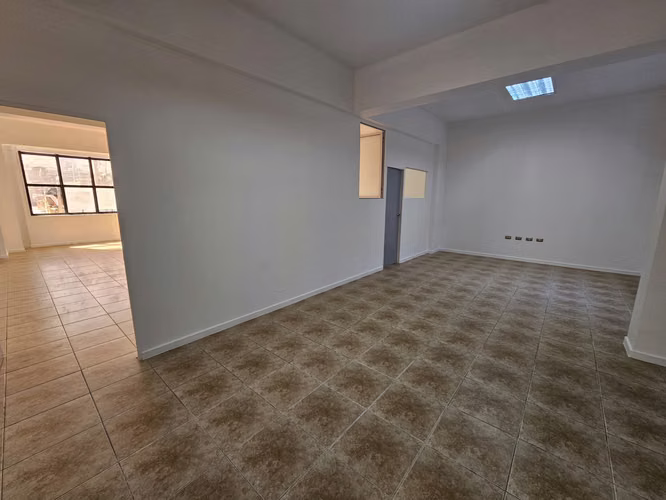 Se arriendan oficinas – Centro de Iquique, calle Barros Arana