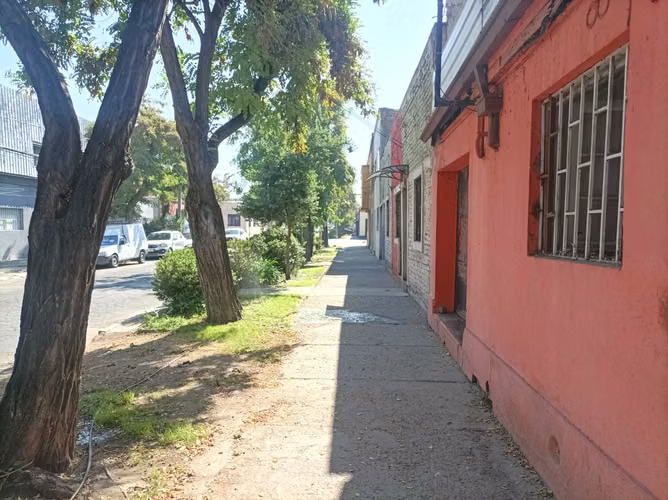 Comercial 400 m2. Santiago Concha. Franklin (172703)