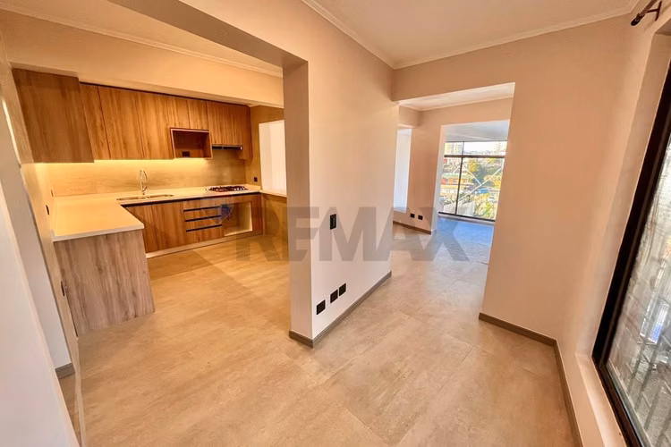 Se arriendo renovada casa en recreo