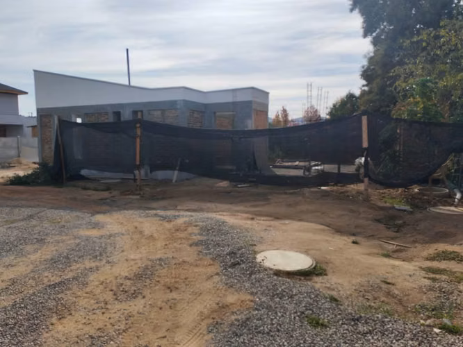 Terreno con obra gruesa