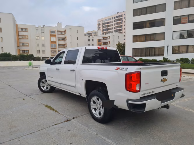 CHEVROLET SILVERADO LTZ Z71 4x4 2018 — ÚNICO DUEÑO/ BOSE/ FULL/ MANTENCIONES EN MARCA