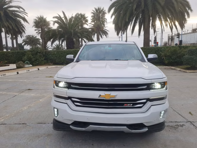 CHEVROLET SILVERADO LTZ Z71 4x4 2018 — ÚNICO DUEÑO/ BOSE/ FULL/ MANTENCIONES EN MARCA