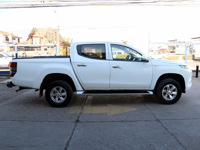 MITSUBISHI L200 2024