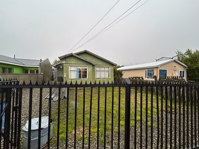 VENDO CASA CON AMPLIO TERRENO POBLACION CALISTO