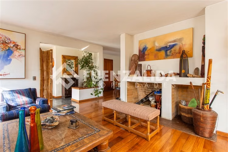 Casa en venta de 4 dorm. Las Condes