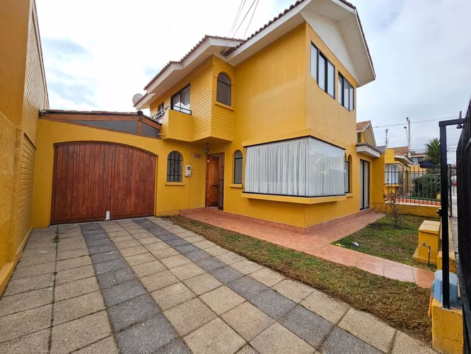 Casa amplia en Venta en Sindempart. Coquimbo (172743)