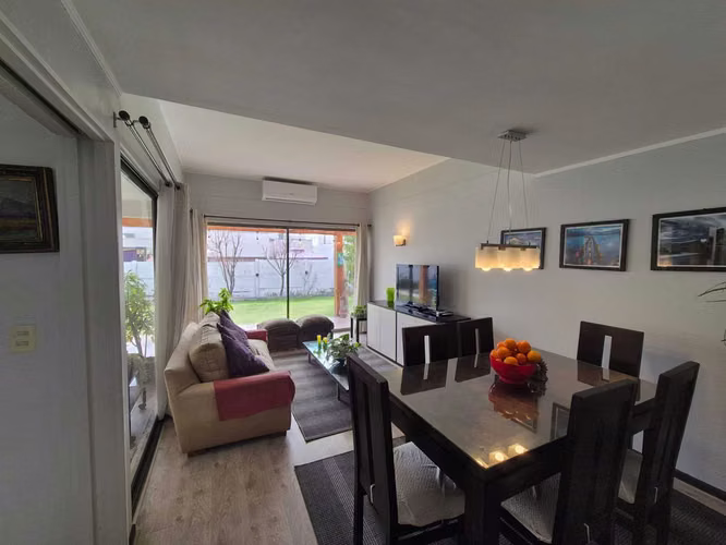 Vende Casa Mediterránea con Piscina en Til Til  (172741)