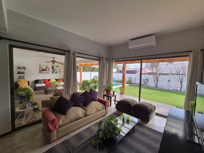 Vende Casa Mediterránea con Piscina en Til Til  (172741)