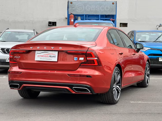 2022 Volvo S60 2.0 T8 RECHARGE ULTIMATE HYBRID AWD AT 4P.
