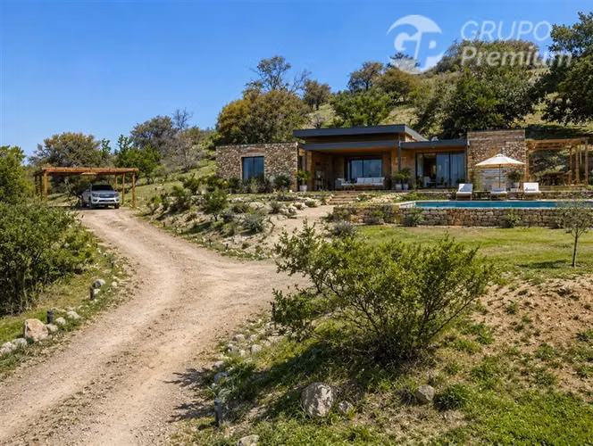 Parcela en venta 20.000 m2 en Curacaví